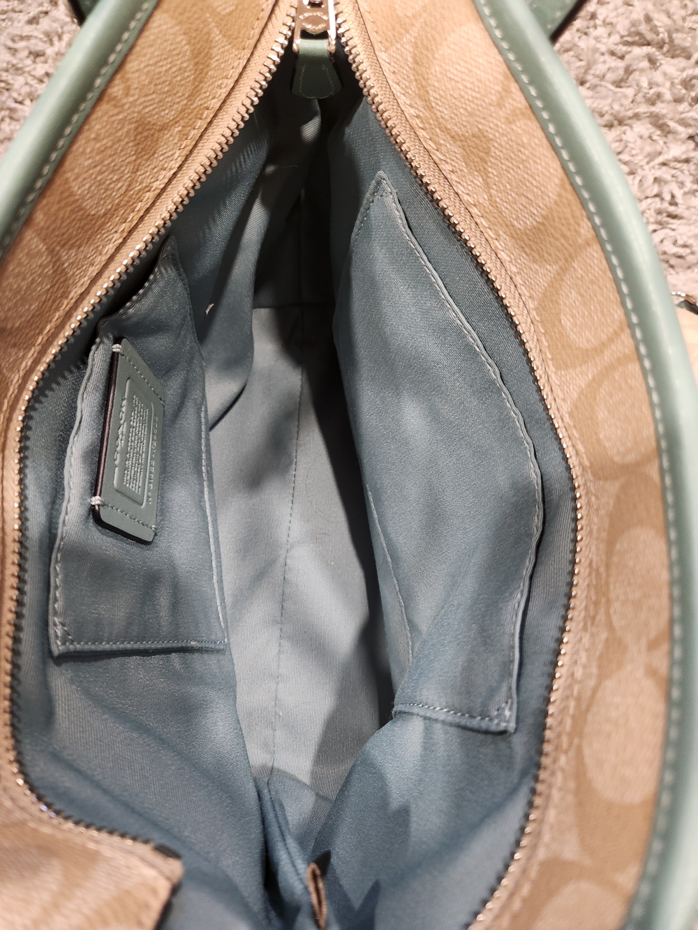 NWOT Mini City Zip Tote With Matching wallet/wristlet - Picture 2 of 3